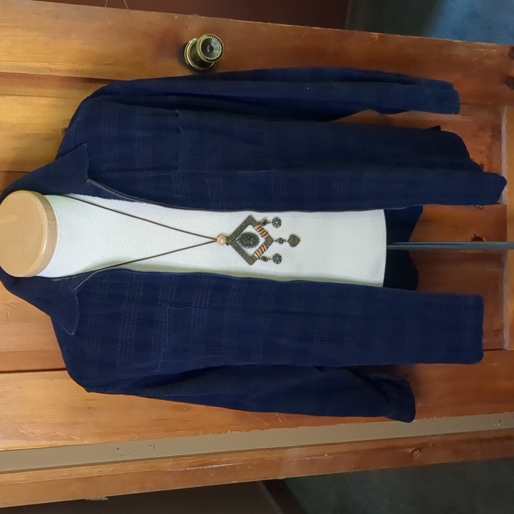 EVERBLUE* long sleeve corduroy zip front shacket size M, collar, button cuff